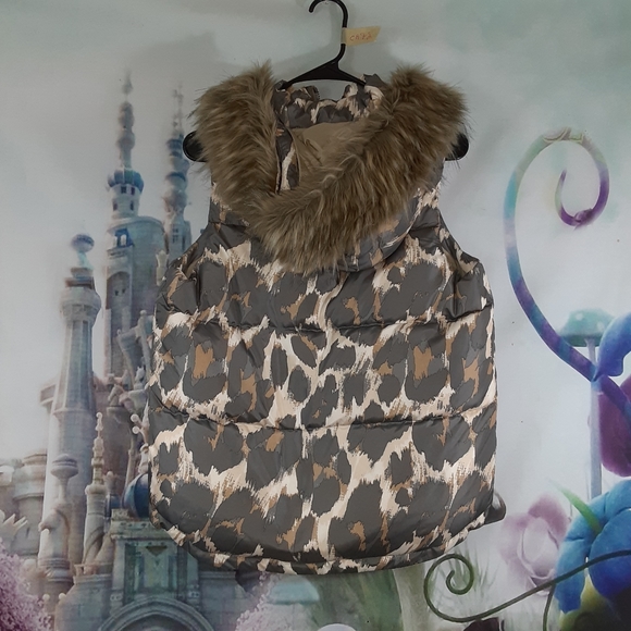 🪶Coach leopard print vest - Picture 2 of 16